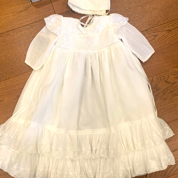 Christening/Baptism lace lined gown with matching bonnet and shoes - Picture 2 of 9